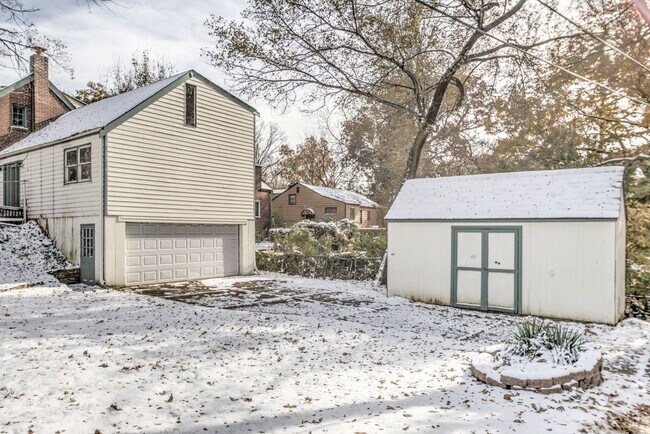 Building Photo - 510 Larkin Avenue