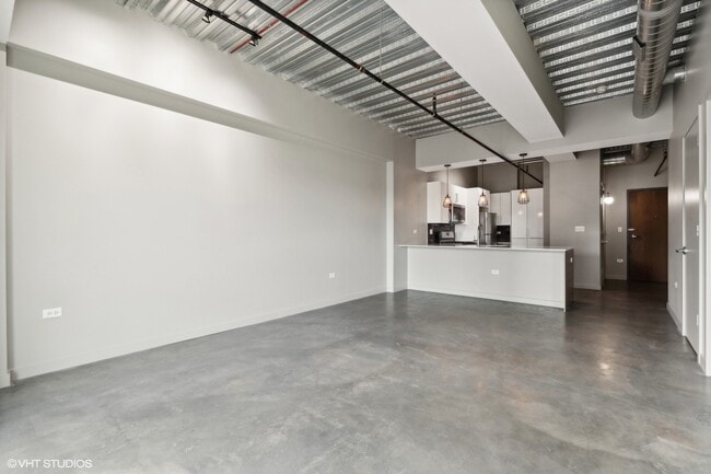 Foto del edificio - 1243 N Milwaukee Ave