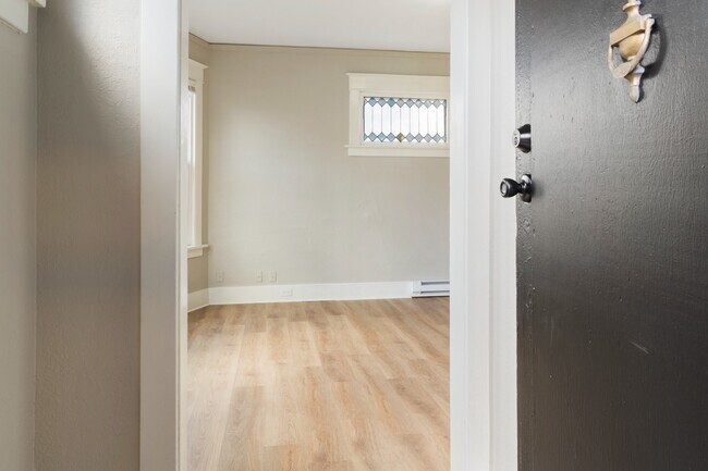 Foto del edificio - Charming 2BR Home in Prime Tacoma Location...