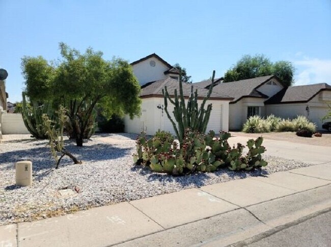 Building Photo - Charming 3 bdrm / 2.5 bath home in Chandle...