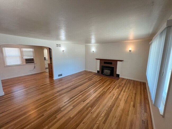 Building Photo -  Refreshed Three Bedroom Central Sparks...