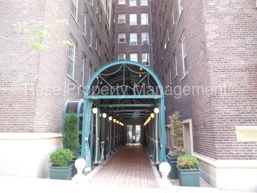 Primary Photo - 29 S State St