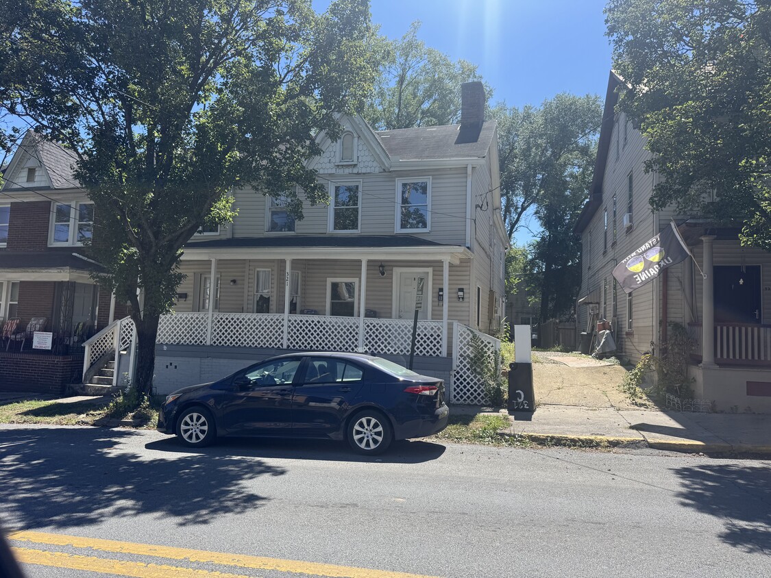 Foto del edificio - 321 W Race St