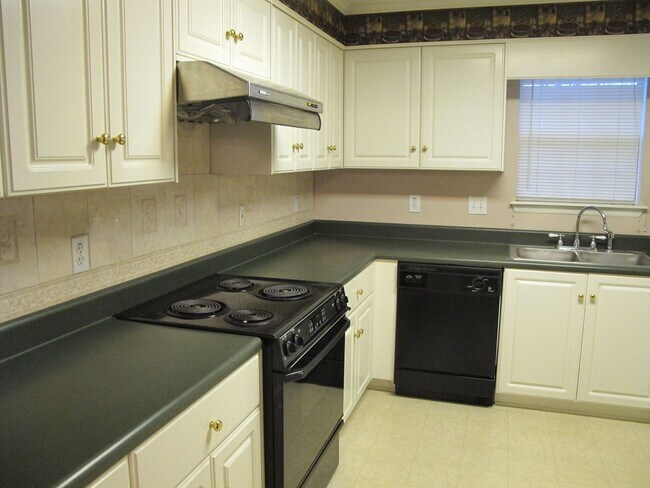 Foto del edificio - Spacious home in nice Evans neighborhood  ...