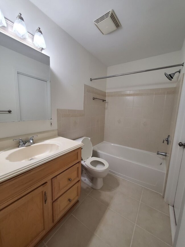 Foto del edificio - Charming 1-Bedroom Condo in Prime Sandy Sp...
