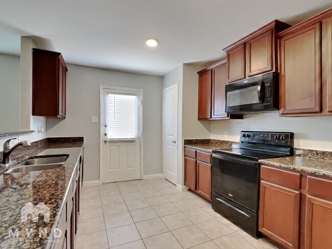 Foto del edificio - 5622 Rainbow Rd.