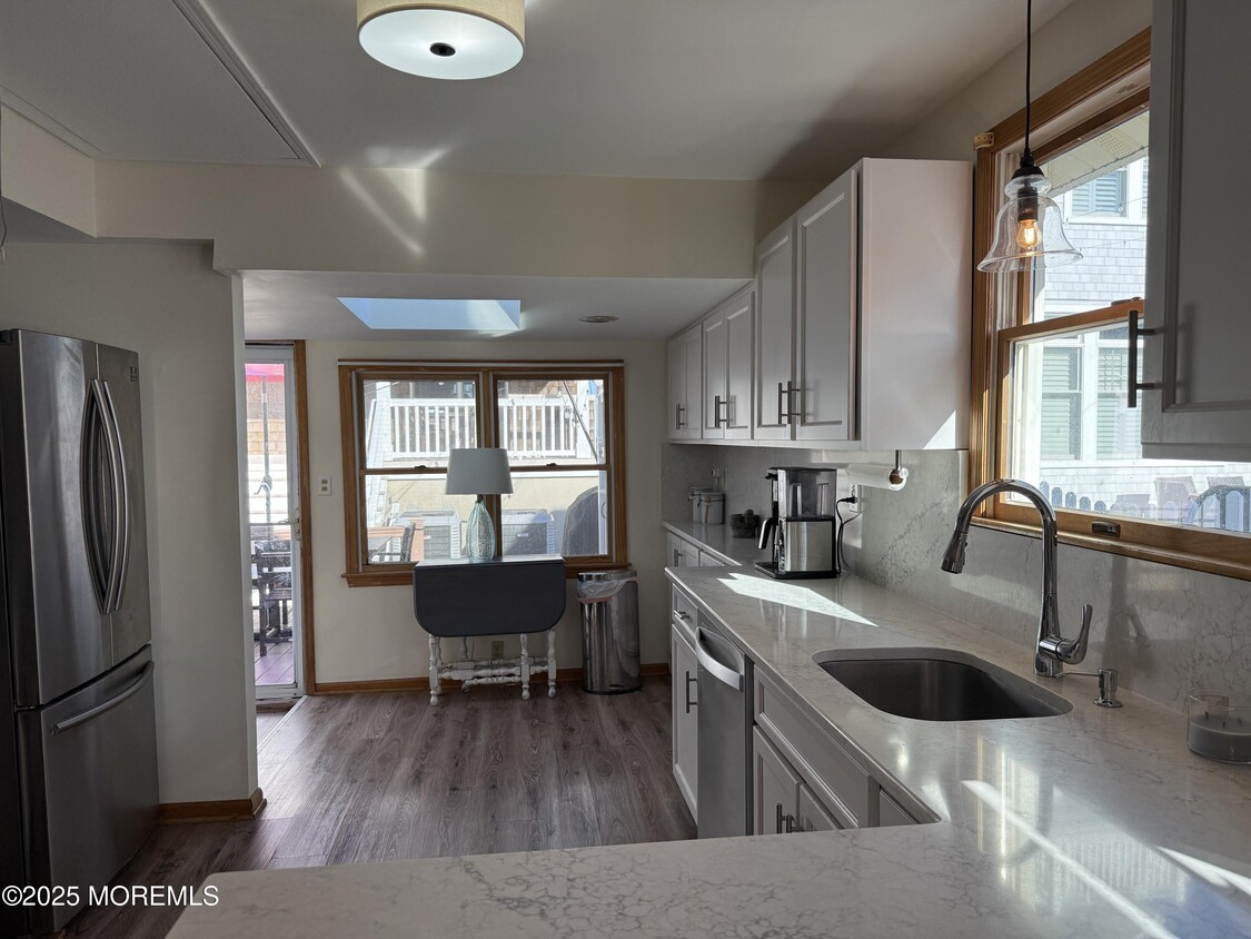 Primary Photo - 276 1st Ave