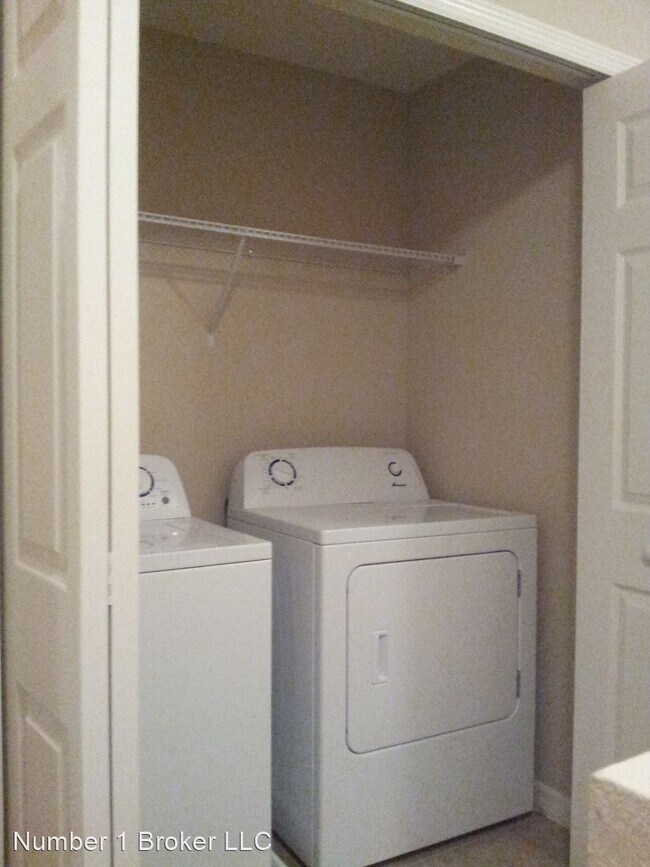 Building Photo - 10349 Regent Square Dr