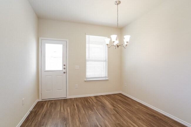 Foto del edificio - 14715 Sierra Garden Dr