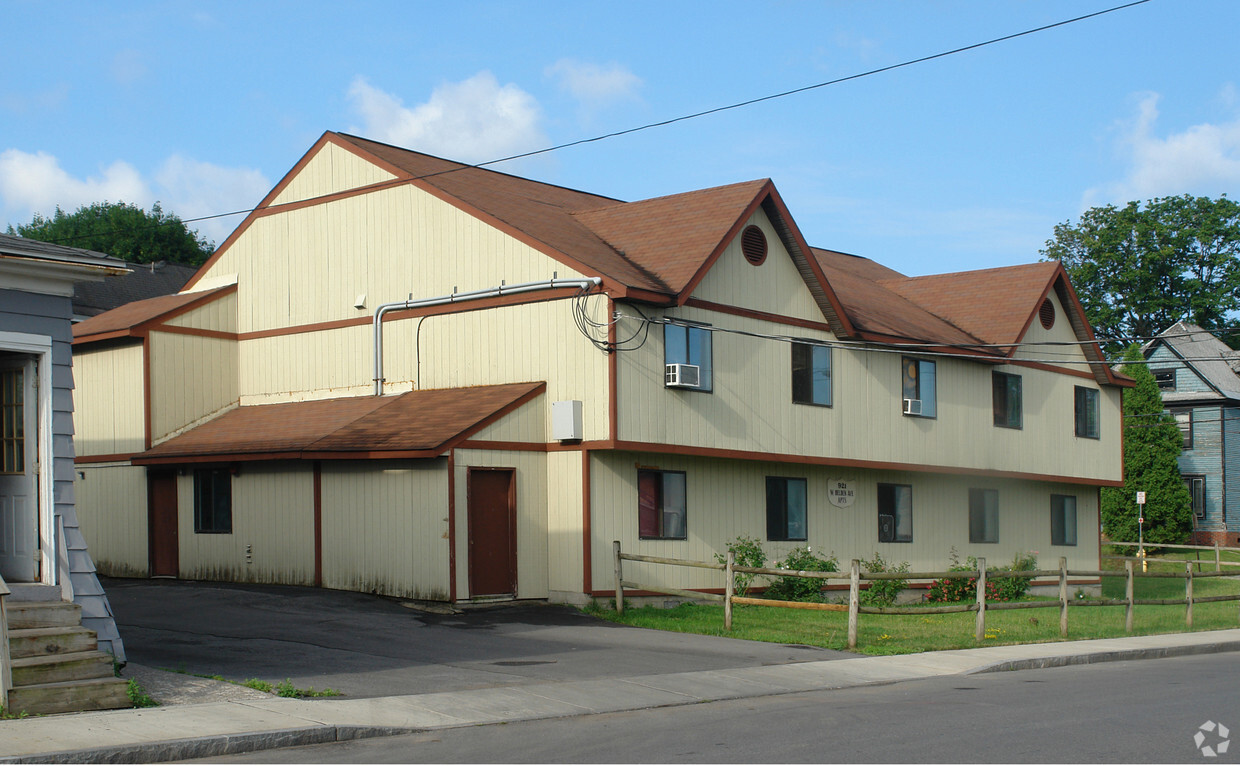 Primary Photo - 921 W Belden Ave