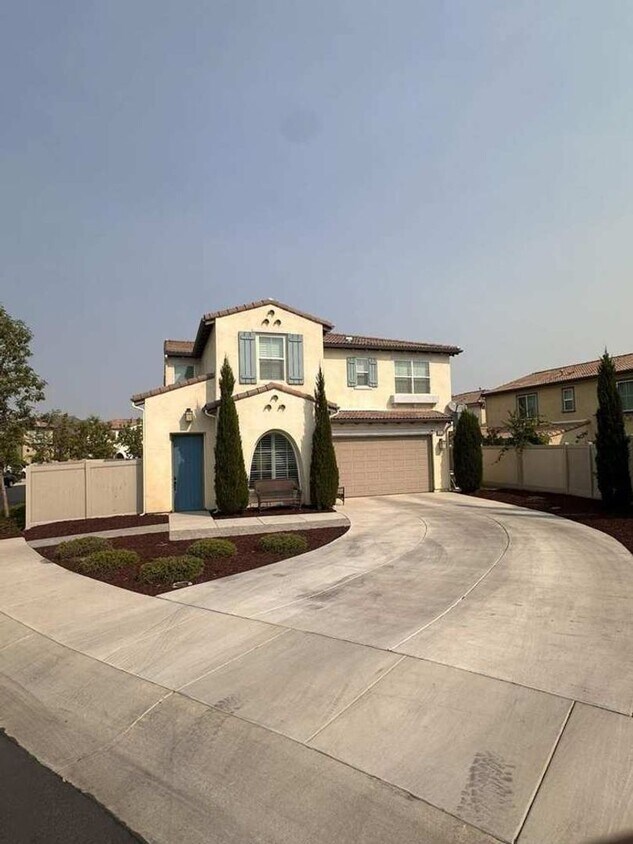 Primary Photo - Stylish 4BR/3BA Home in Rosetta Canyon wit...