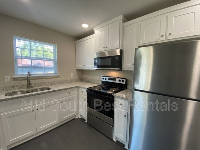 Building Photo - 417 W 34th  St B