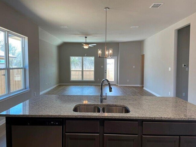 Building Photo - 3 br, 2 bath House - 3062 Dade Loop