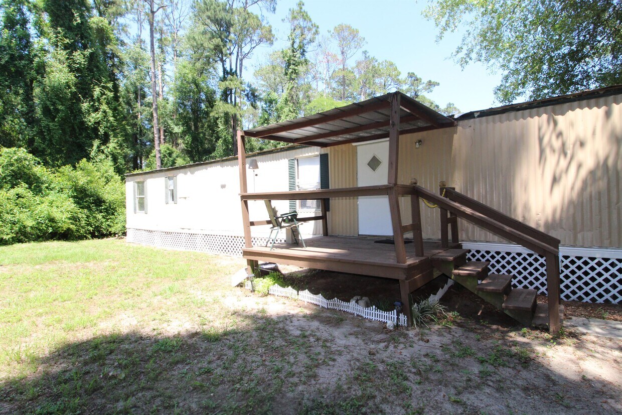 46 Winnebago St, Crawfordville, FL 32327 House for Rent in