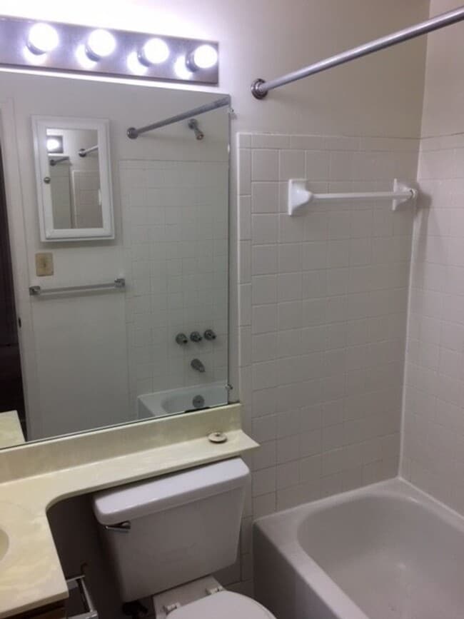 Building Photo - Château Living in this Dupont Circle Delig...