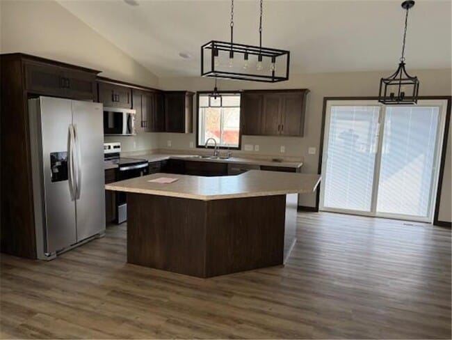 Building Photo - 614 Dillon Ave N