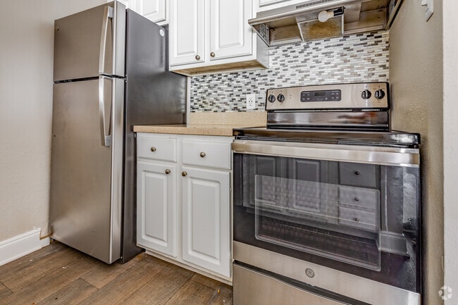 2 BR, 2 BA - 1100 PIES2 - Edge at Lake Lotus