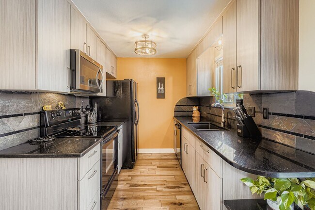 Cocina - 382 Gladiola St