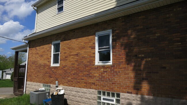 Building Photo - 410 Daly Avenue