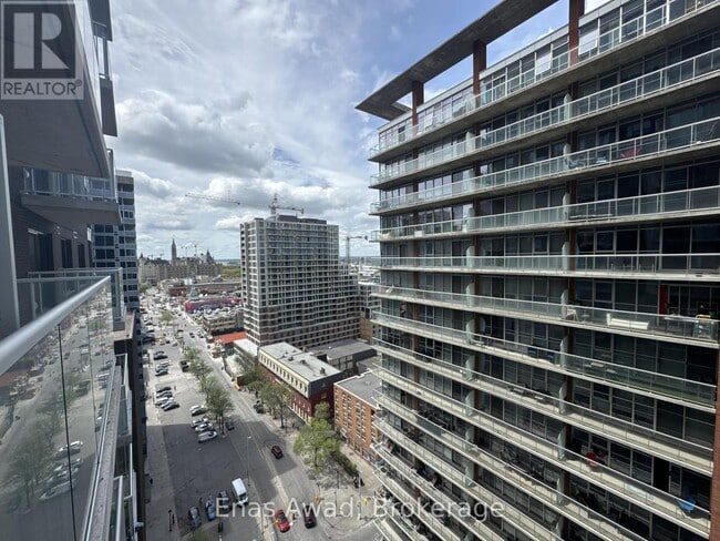 Building Photo - 180 George St