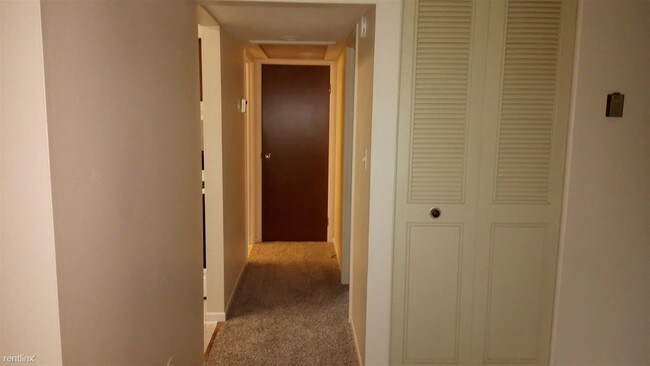 Building Photo - 1824 Colonial Village Way
