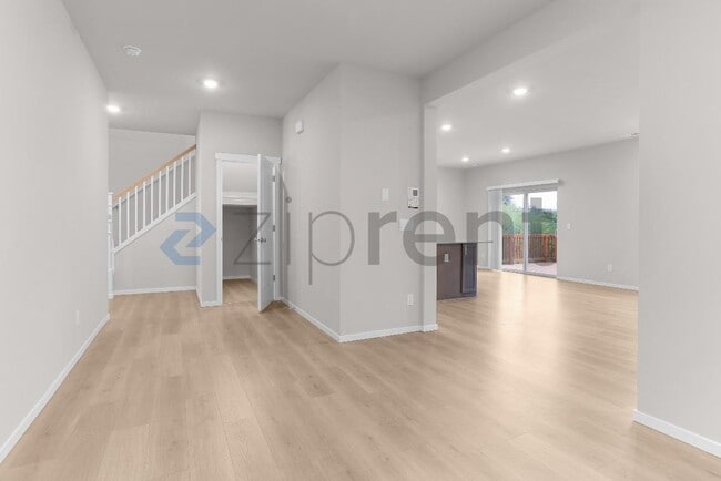 Building Photo - Unit