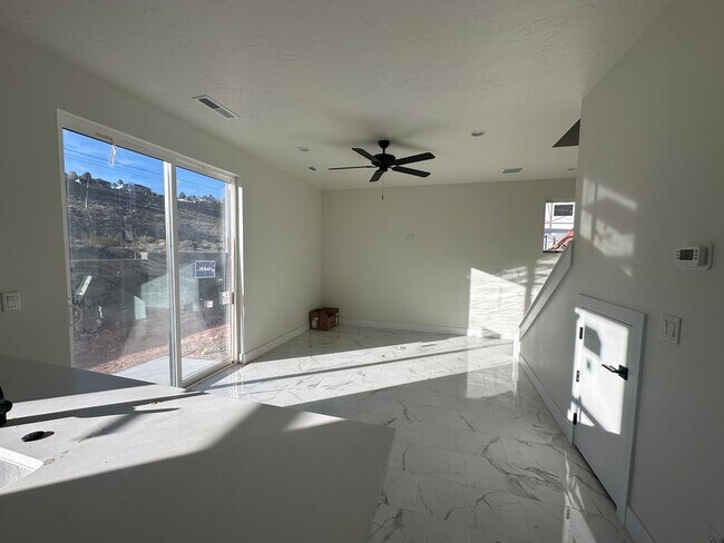 Foto del edificio - Brand New Townhome