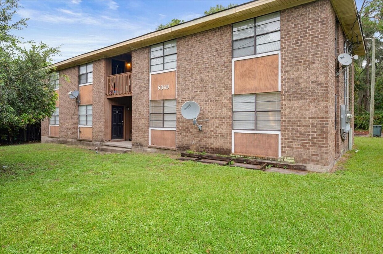 Foto principal - 2-Bedroom Apartment in Convenient Savannah...