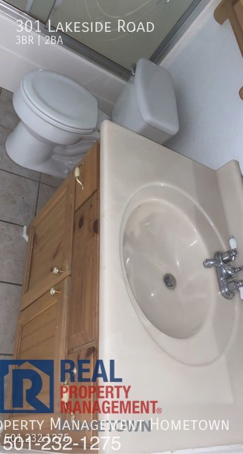 Foto del edificio - BEAUTIFUL 3BR/2BA home in Lakeside School ...