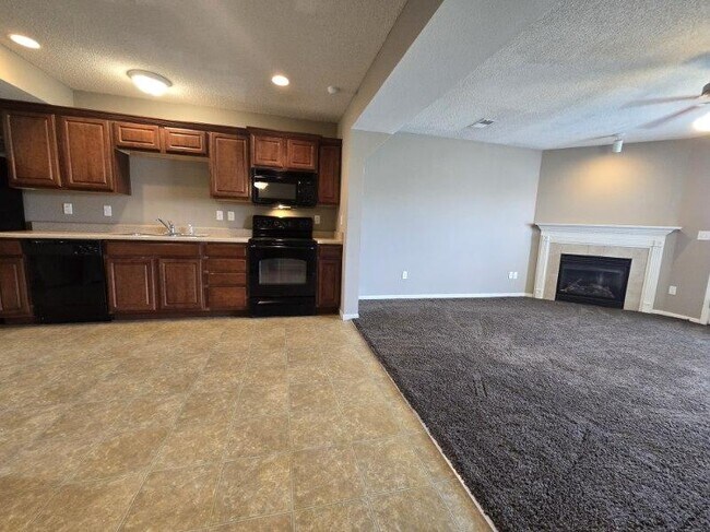 Foto del edificio - 2012 Hickoryleaf Ln