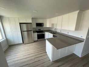 Building Photo - 946 N Olson Dr