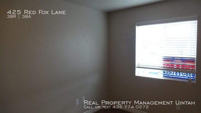 Building Photo - Cozy 3 Bedroom 2 1/2 Bath Condo