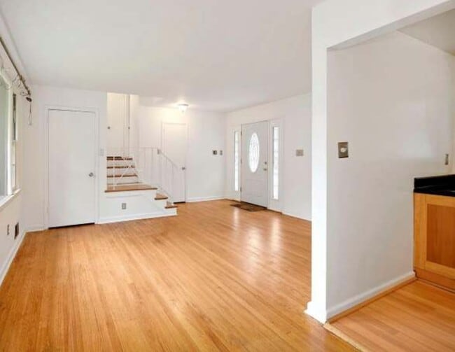 Foto del edificio - 10000 Kinross Ave