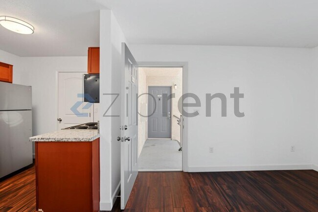 Building Photo - Unit B205