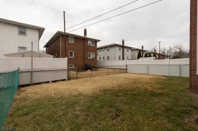 Foto del edificio - 318 Kennedy Dr