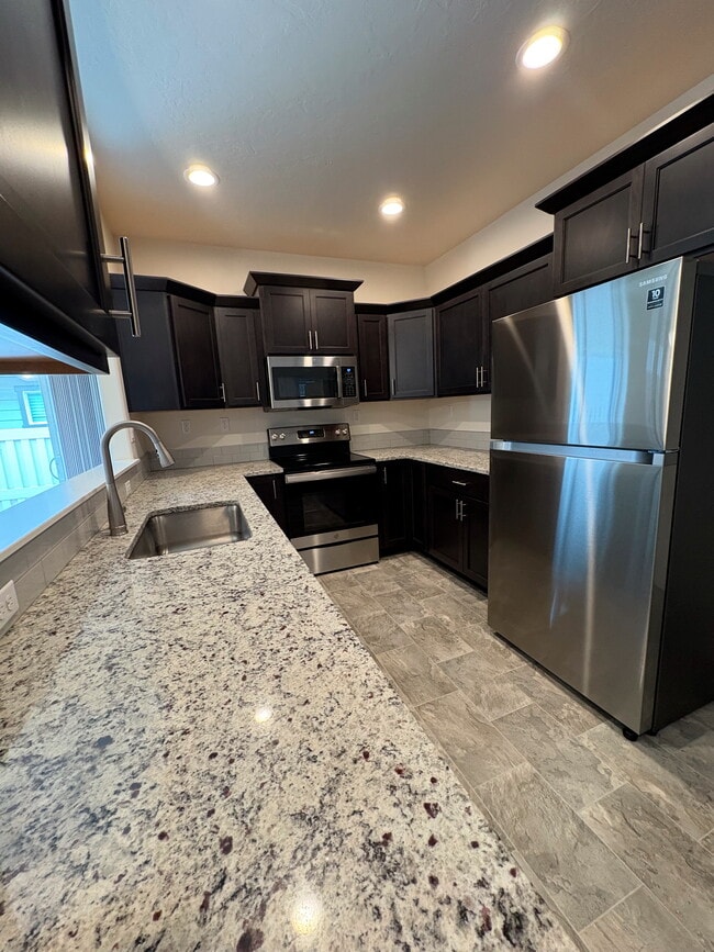Granite Kitchen - 7608 W Corona Dr