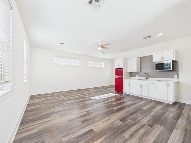 Building Photo - 6508 Santos St