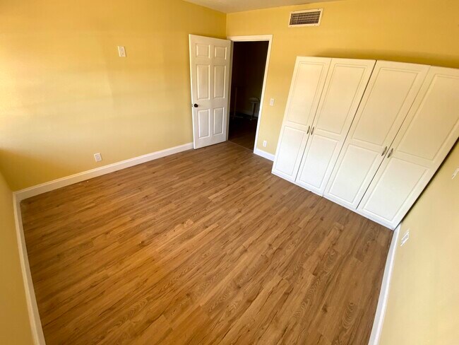 Building Photo - 921 Evergreen Dr