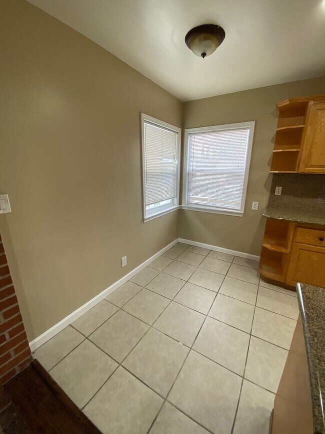Foto del edificio - Single story 3 bed, 2 bath home with yard.