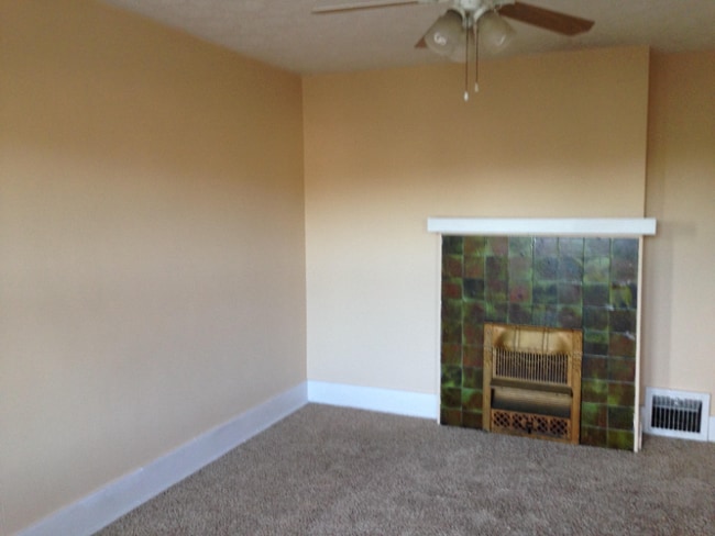 Building Photo - 2916 Clermont Ave