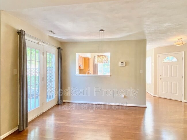 Foto del edificio - 145 Bridle Ln