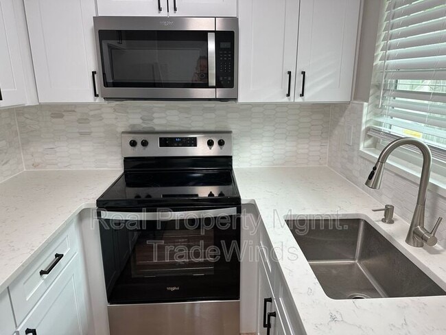 Building Photo - 1211 N Osceola Ave