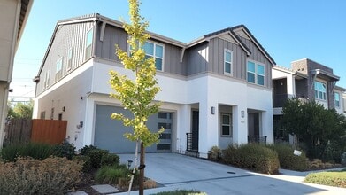 Building Photo - 2689 Tranquility St