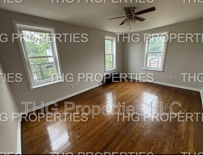 Foto del edificio - 490 Tremont Ave