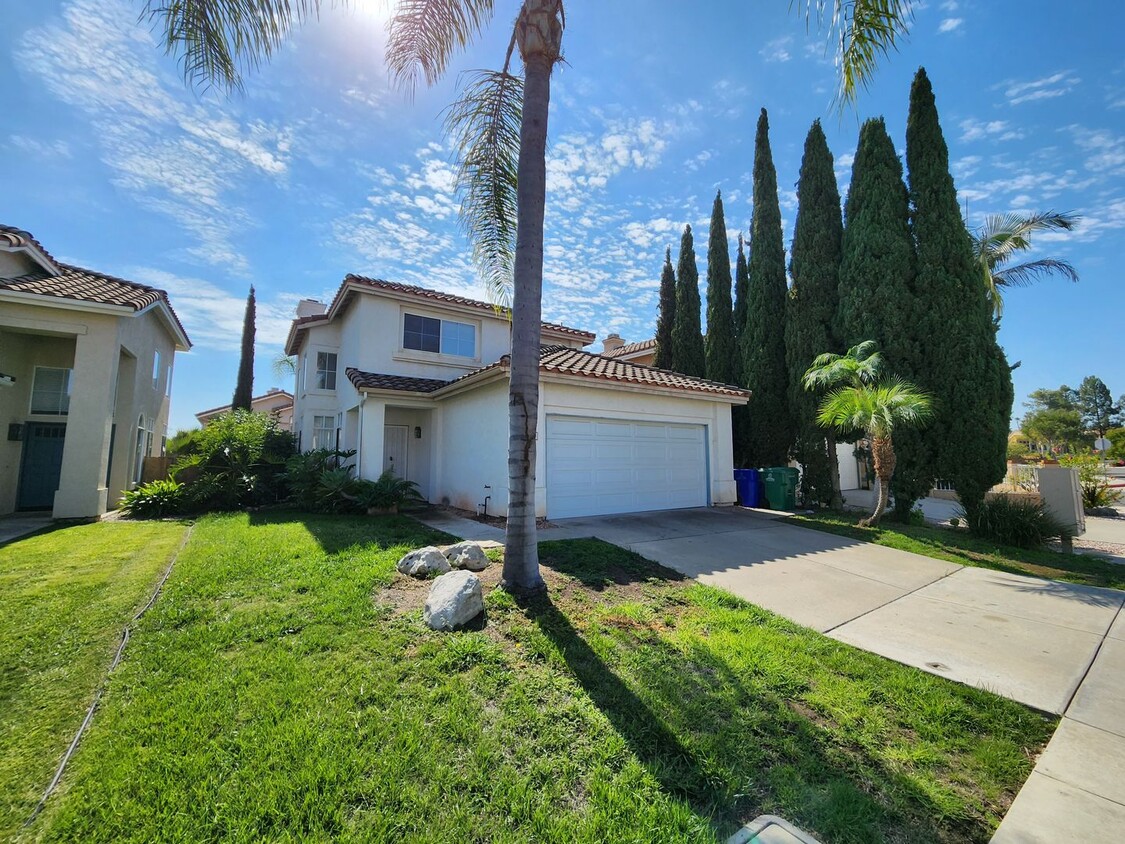 Foto principal - Mira Mesa West - Built in 1992 - Two Story...