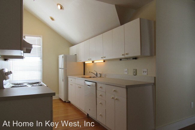 Building Photo - 921 White St