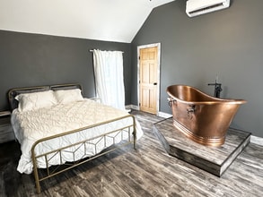 Building Photo - 310 River Ave E