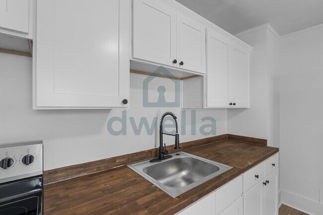 Foto del edificio - LOCATION, LOCATION, LOCATION!!! 3-Bedroom RENOVATED Rental Home-UNMATCHED CONVENIENCE!
