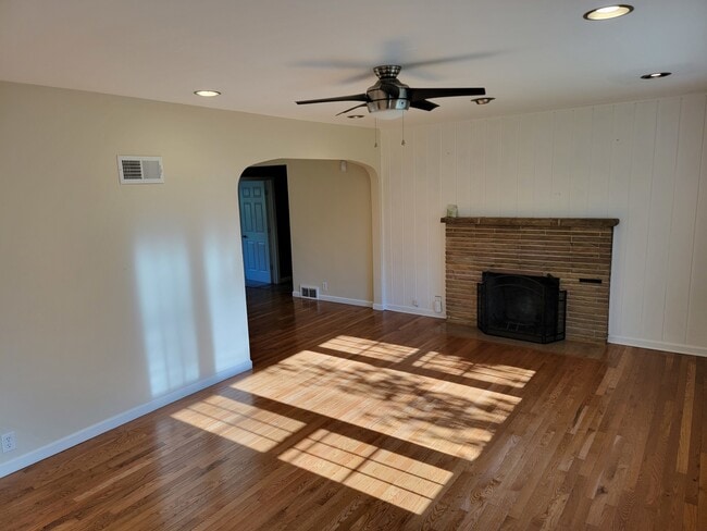 Building Photo - 508 Skyline Dr