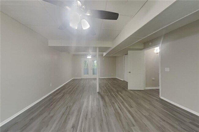 Building Photo - 1842 Jarrett Dr
